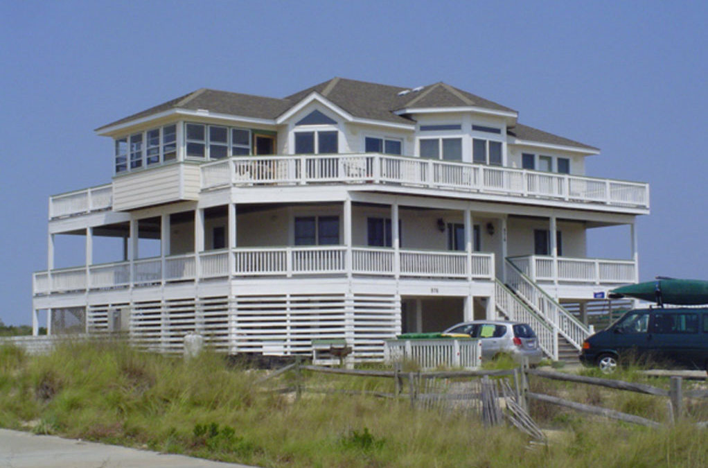 Choosing a vacation rental, a large beach house
