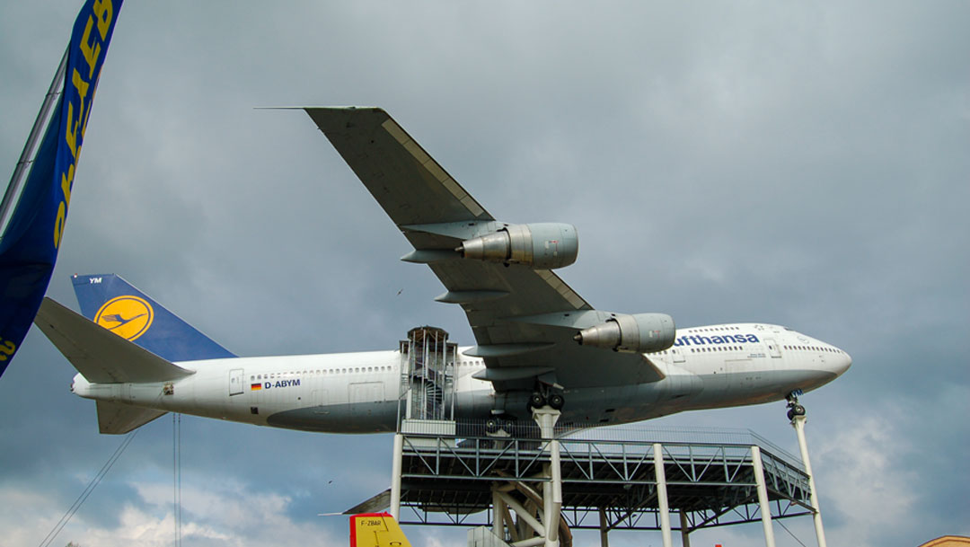 Aircraft (Boeing 747) on top of structure holding it up so that it appears to be flying