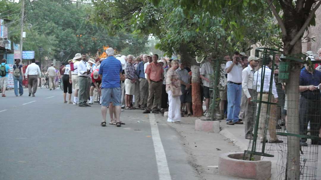 Large number of people waiting in line to see the Taj Mahal