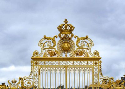 Gold gate decorated with a crown.