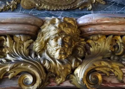 carving of a face covered in gilt